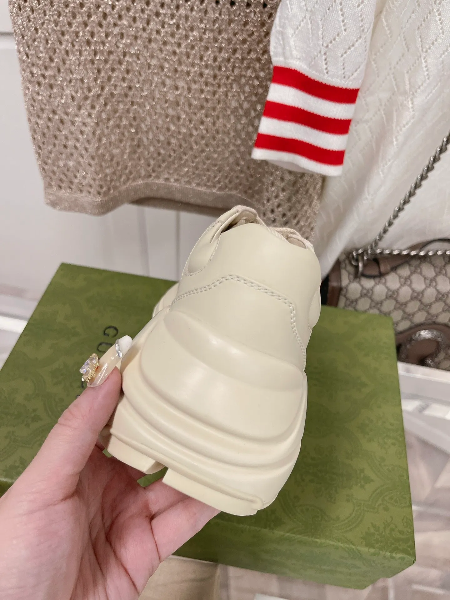 👟👟Ex-factory price 480👟👟 Women's shoes, women's clothing, upgraded version 2022 Gucci Gucci top version couples' dad shoes series is new! 🖤 ⚠GG couple’s dad shoes have been popular in recent years; new colors are updated constantly; Gucci has updated new colors in 2022, and our home and counters have new ones at the same time. This classic dad shoe has celebrities and Internet celebrities Anchors and others are sure to plant grass and call ❤ Classic fashion style, distressed leather surface, 5D drawing printing; mixed surface splicing colors, etc... Original customization (off-white eco-friendly cowhide, first layer of cowhide inside), original outsole... Shiny colorful drawings embellish the sides of the shoe body, old color rubbing, package production technology, 1:1 creation / only to make the best shoes. Size: Women’s 35-45